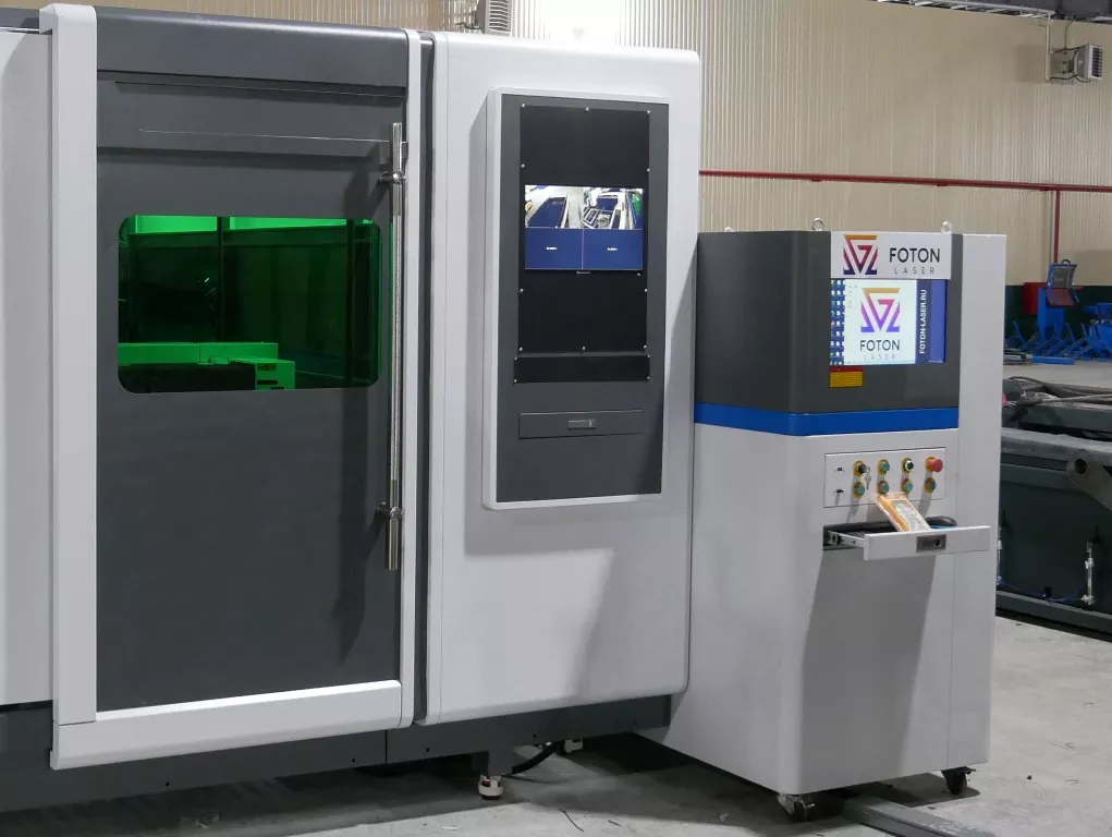 FL-L1560FHR-8000-D350-IPG Лазерный станок для резки листового металла и труб с кабинетной защитой