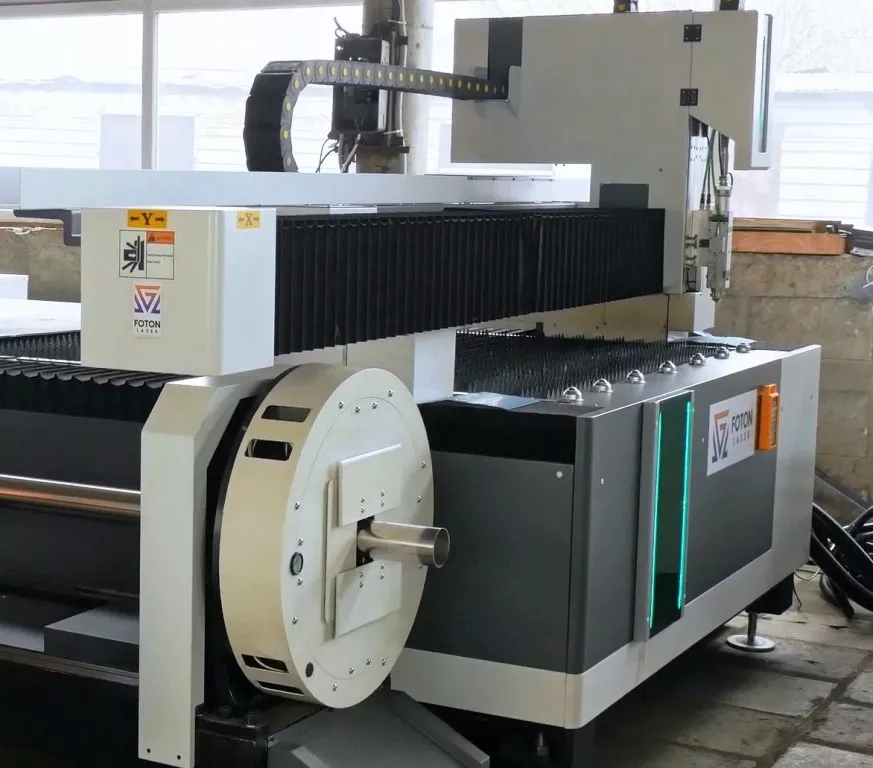 FL-L1560FR-20000-D220-IPG Лазерный станок для резки листового металла и труб
