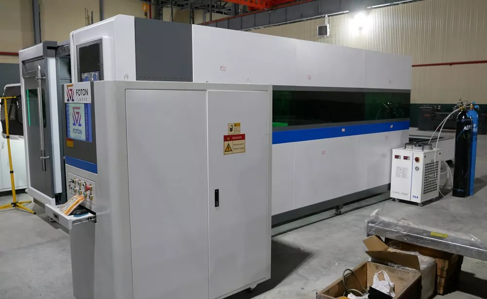 FL-L1560FH-20000-IPG Аппарат лазерной резки для листового металла с кабинетной защитой